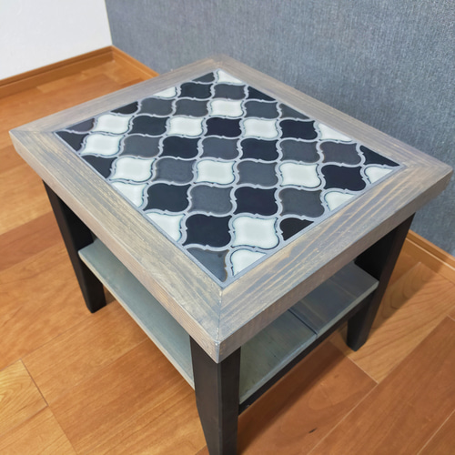 新作】オシャレなランタンタイルの木製サイドテーブル(handmade)☆ロー