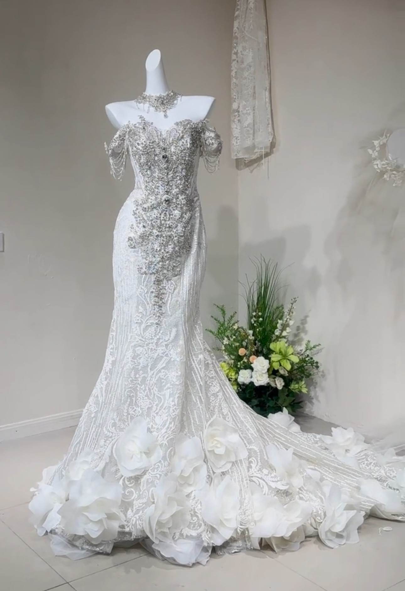 WEB限定 マーメイドドレス エレガントなシルエット 2の腕を隠せる