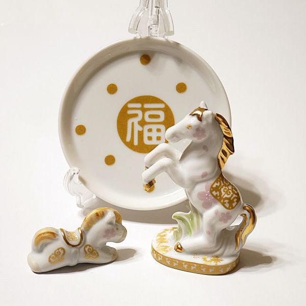 縁起物 2026干支馬の置物 陶磁器 金液使用 1点もの ③ゴールド 仔馬