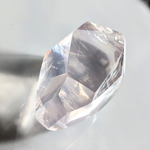 ✨モザンビーク産レインボーローズクォーツ✨豊かな愛へと繋ぐ