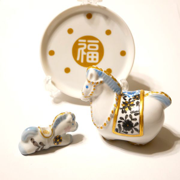 縁起物　2026干支馬の置物　陶磁器　金液使用　1点もの　⑥黒×青　仔馬付き