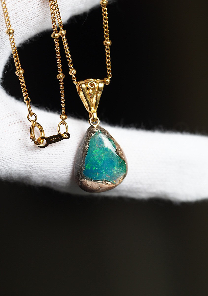 Galaxyオパール16 　K14gfトライアングルペンダントトップ