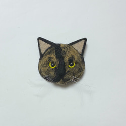羊毛フェルト 猫ブローチ サビ猫 トーティーシェル ブローチ まめちま