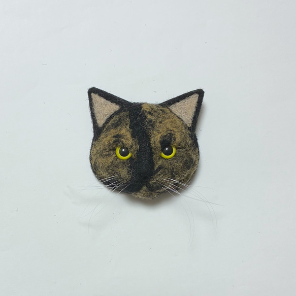 羊毛フェルト 猫ブローチ サビ猫 トーティーシェル ブローチ まめちま