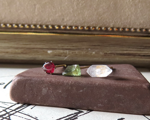 ガーネットとグリーンアパタイトと水晶ピアス☆05 ピアス（スタッド