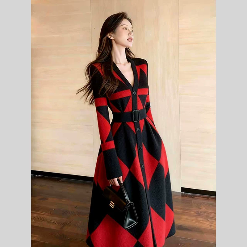 2026年ストレートホワイトカモフラ牛角ボタン ダウンジャケット女性中長期大毛襟厚手冬ファッションコート 高級感 旅行