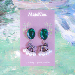 「 夢の中 」イヤリング/ピアス  *2026.干支.木馬.チェコガラス.パール.チャーム.楕円.シルバー.グリーン* 5枚目の画像