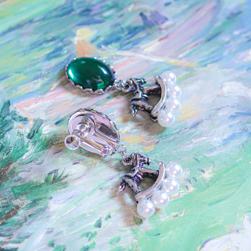 夢の中 」イヤリング/ピアス *2026.干支.木馬.チェコガラス.パール