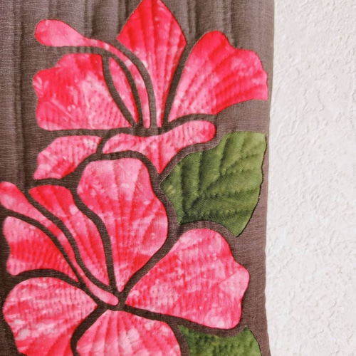 ハワイアンキルト　ショルダーバッグ　　バラ　ボルドー ハワイアンキルト ショルダーバッグ バラ ボルドー ハワイアンキルト