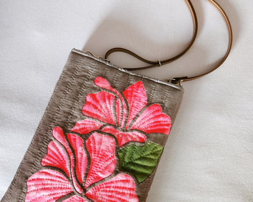 手染めハイビスカスのショルダーバッグ＊ハワイアンキルト ステンド