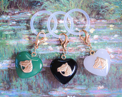 色が選べる》2026干支【馬】チェコガラスのめじるしアクセサリー