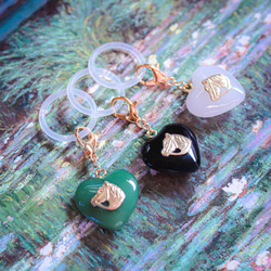 《色が選べる》2026干支【馬】チェコガラスのめじるしアクセサリー.アンブレラマーカー.キーホルダー.チャーム.ハート 9枚目の画像