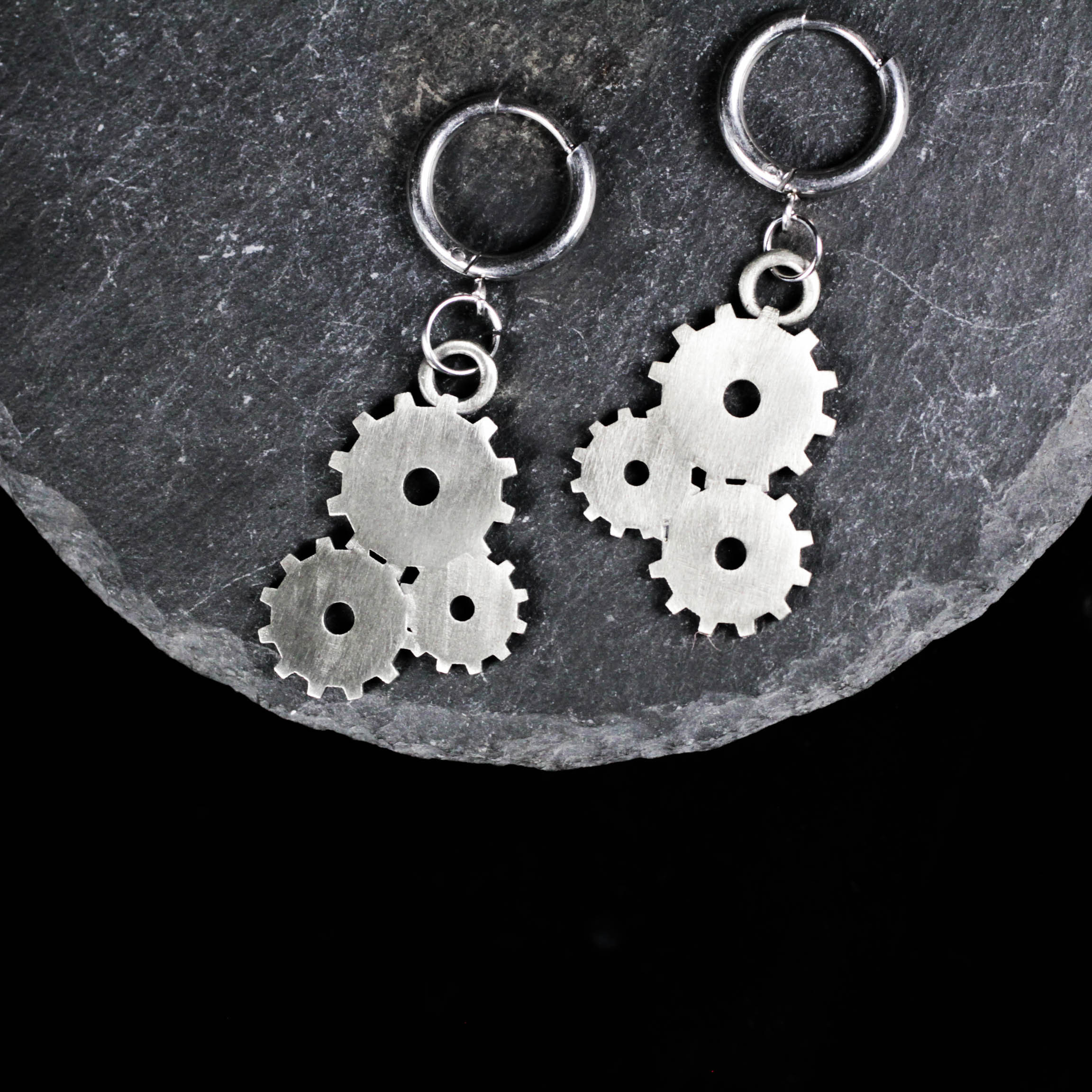 シルバーギアイヤリング - スチームパンク風ゴシックインダストリアルダングルジュエリー