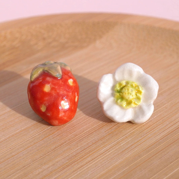 陶器]いちごのピアス/イヤリング[春 苺 イチゴ] ピアス（スタッド・一