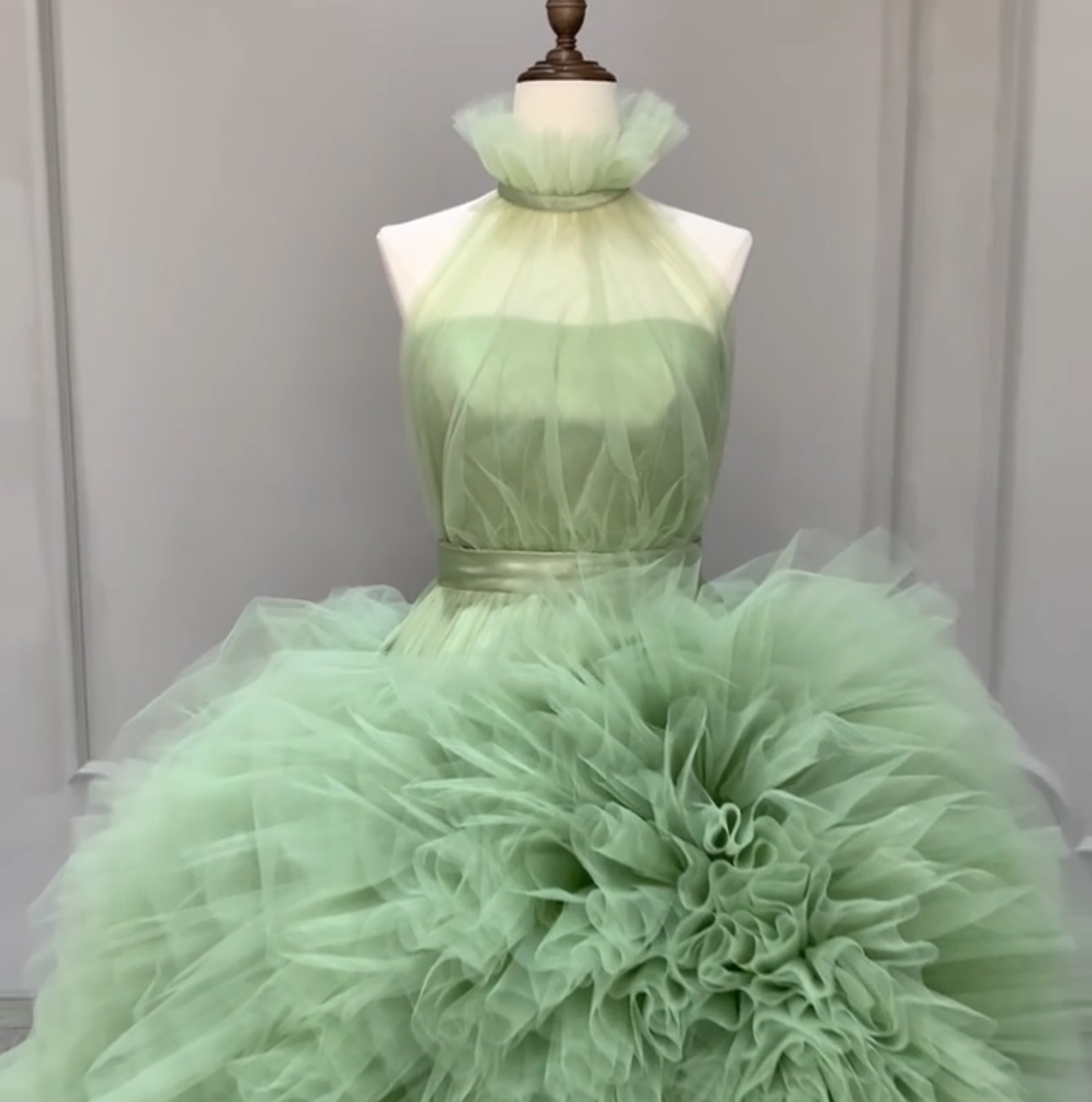 激安　お色直し　グリーン緑　ホルターネック　ギャザーフリル　編み上げ　高級チュール　サイズオーダー可能トレーンフォト衣装