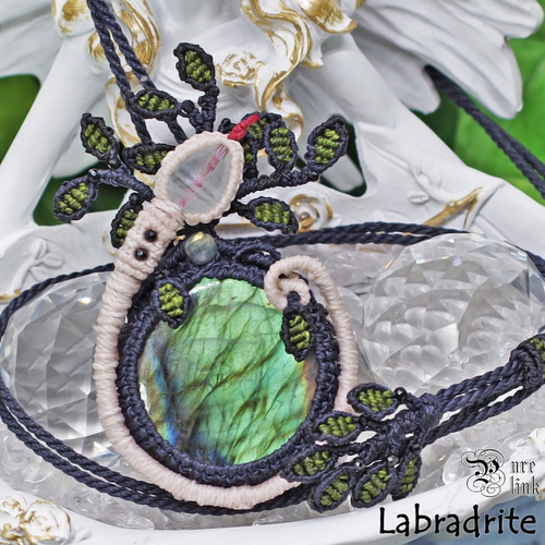 ラブラドライト』生命の樹・蛇モチーフ・マクラメ編みネックレス