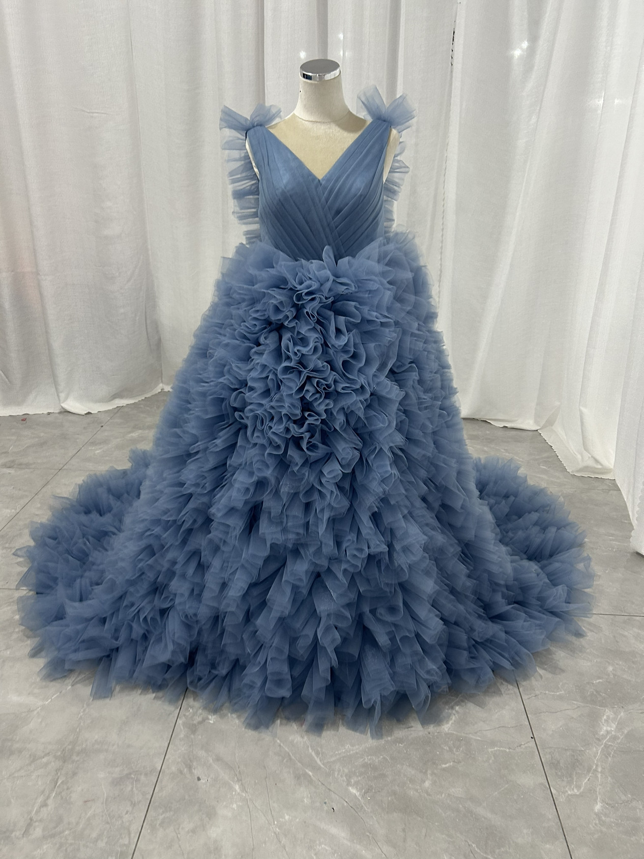 送料無料！もこもこカラードレス 青 ブラック　 重ねたチュールスカート挙式/前撮り/結婚式/