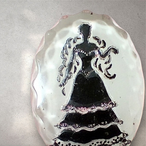 レア【西ドイツ製】ヴィンテージインタリオ 蝶々と花31mm 1個1700円 レア【西ドイツ製】ヴィンテージインタリオ 蝶々と花31mm 1個1700円