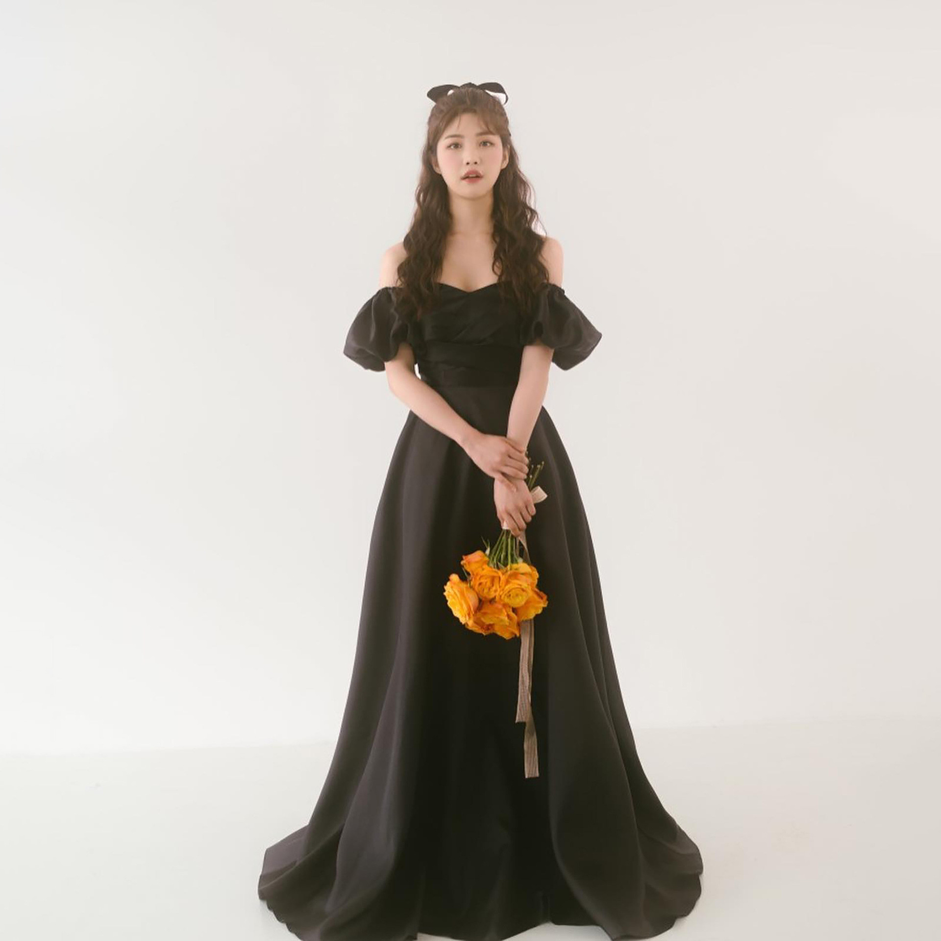 高級感 黒 サテン パフスリーブ ウェディングドレス シンプル 韓国風 花嫁 披露宴 演奏会 前撮り HL1036