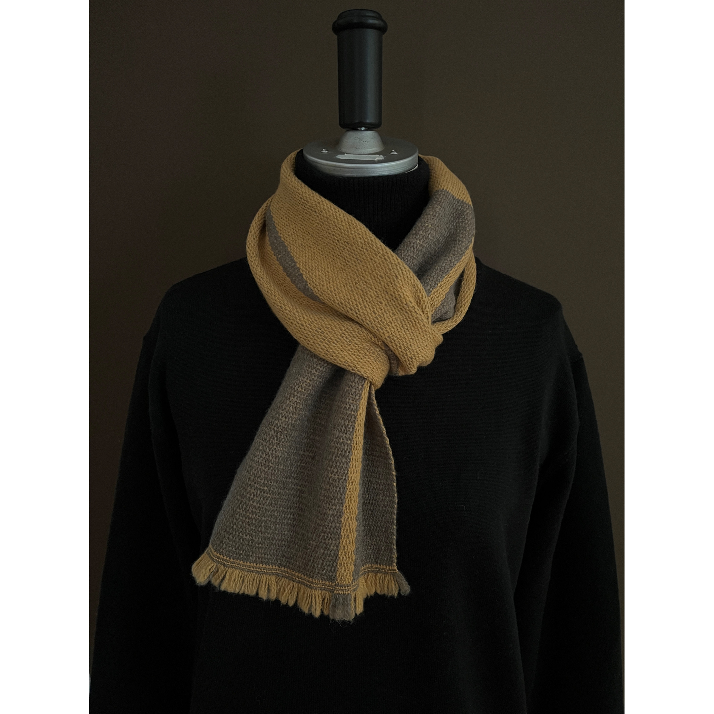 『カシミヤ リバーシブルマフラー　SOTTO』　スモークイエロー