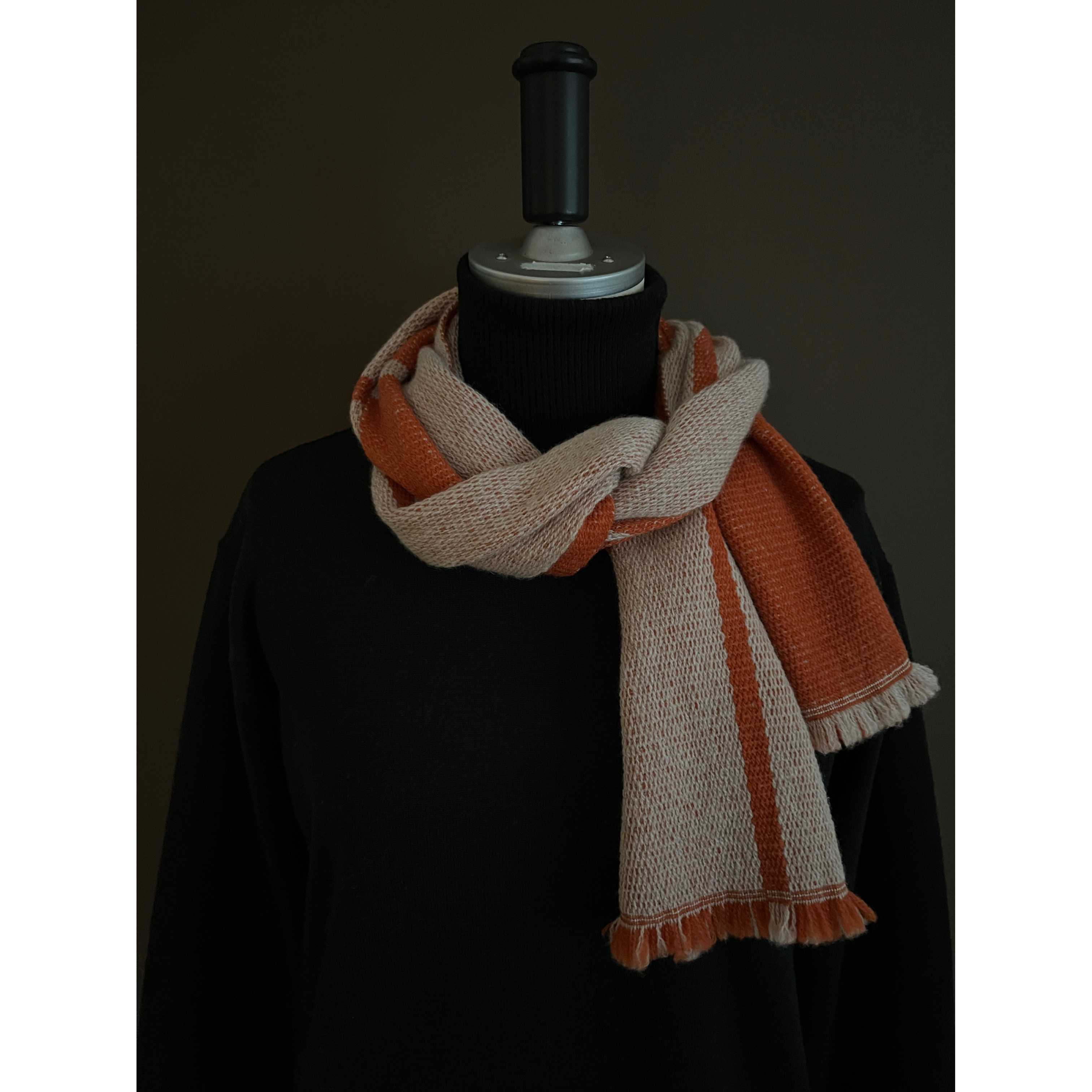 『カシミヤ リバーシブルマフラー　SOTTO』　キャロットアイボリー