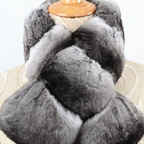 毛皮の女王』至福の肌触りチンチラのマフラー(原色）染色無し/毛皮