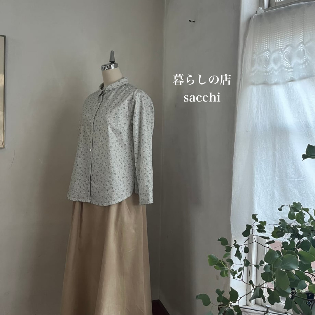 はるくシャツ　コットンシャーティング　小花プリント　ネイビー　　　＊暮らしの店sacchi＊ 8,833円