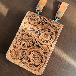 花柄レザー半円形ポーチ カービング ポーチ 王様とゆかいな仲間達 通販