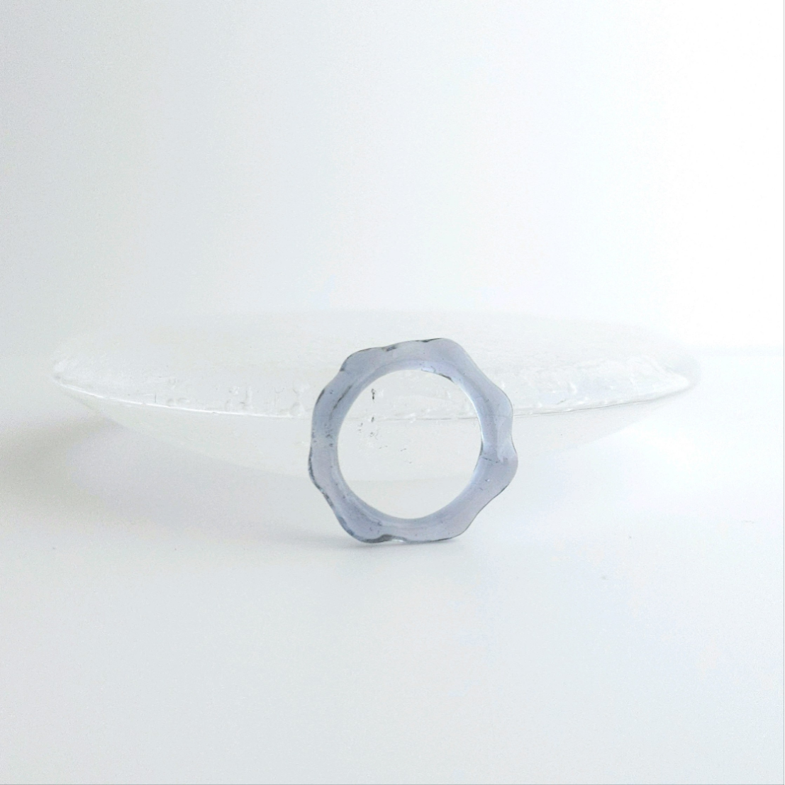 yuragi-no-hikari: yuragi-ring｜ユニセックス約13号｜くすみブルー｜透明シンプルレジンリング
