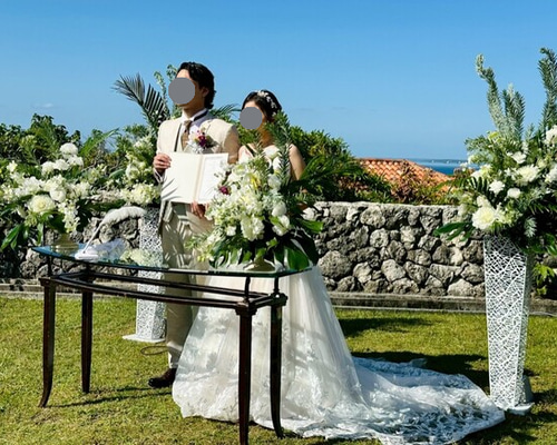 【♡様お取り置き】ドレスプロダクション　リーフ刺繍 ウェディングドレス　W258 リーフ刺繍のドレス。胸元にリーフの刺繍が入ったドレスです。 胸元