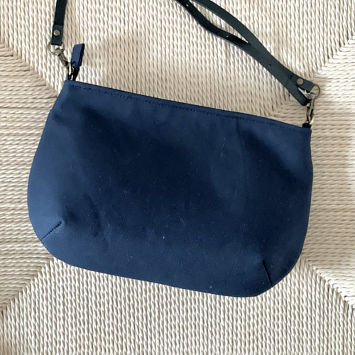 ⚮̈ミナペルホネン following day navy ドラポケショルダー ポシェット