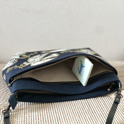 ⚮̈ミナペルホネン following day navy ドラポケショルダー ポシェット