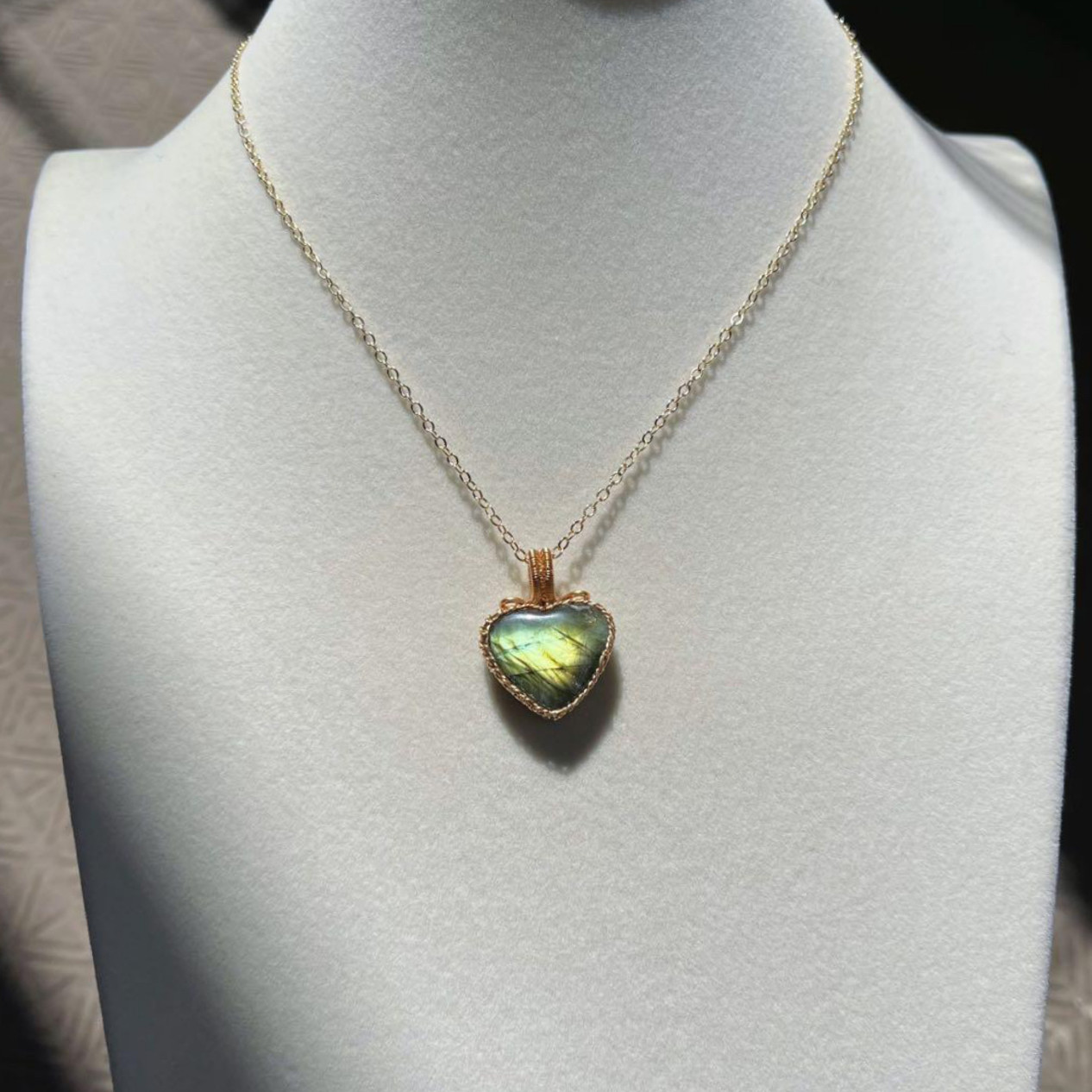 ★天然石★グリーンゴールド♡天然ラブラドライト♡キラキラネックレス