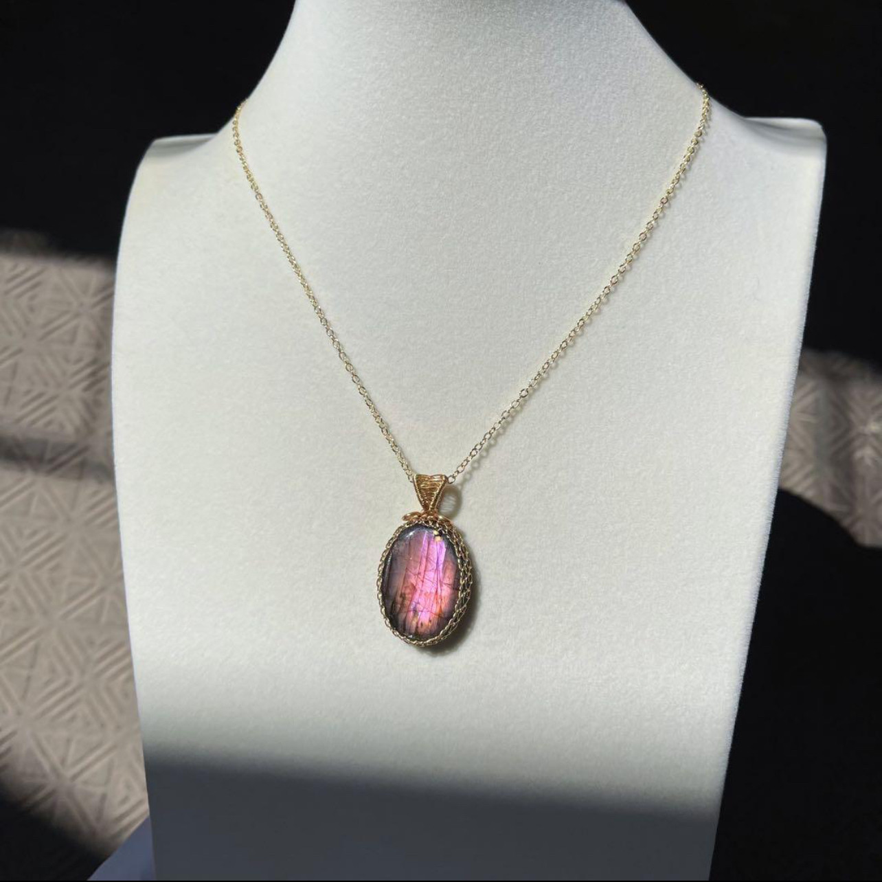 ★天然石★希少！レアカラー♡天然ラブラドライト♡濃いめピンクムラサキネックレス