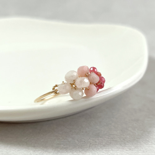 ピンクの天然石のワイヤーリング 14kgf］ Bijou bouquet - モルガナイト ピンクオパール ロードナイトの