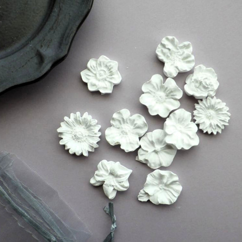 11種類の花を集めた アロマサシェ □ アロマストーン オーガンジー巾着