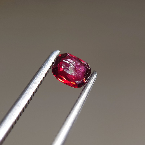 Kira☆天然石赤字処分中　1104545 佐渡の赤玉石 原石 磨き 146g｜国産天然石 原石 通販キラリ石