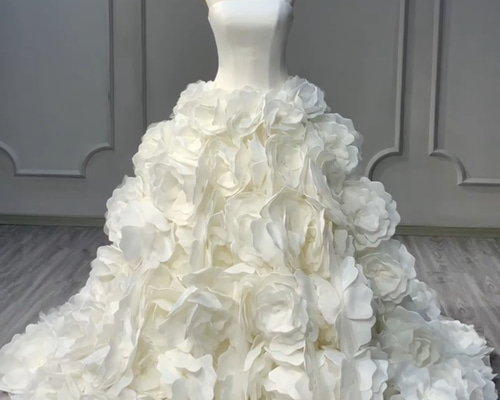 爽やかな白 バラのモチーフが際立つエレガントなオーダードレスです1度着用のみ wd-598-01.jpg