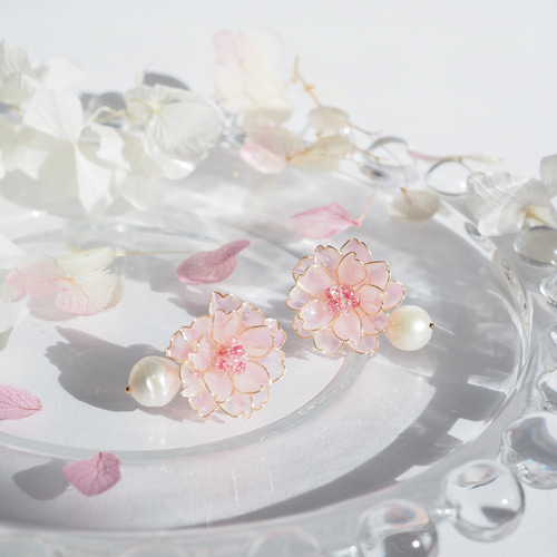 八重桜と淡水パールのピアス・イヤリング ピアス（スタッド・一粒