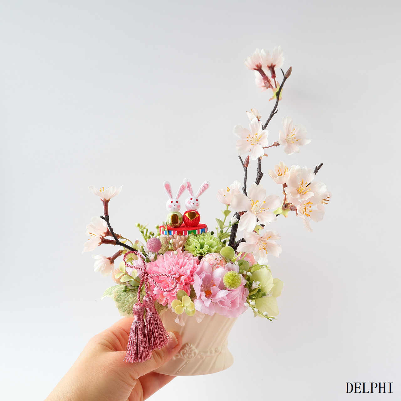 うさぎのひな祭りアレンジメント【アーティフィシャルフラワー/造花】お雛様　桃の節句　春ギフト　桜アレンジメント　お祝い