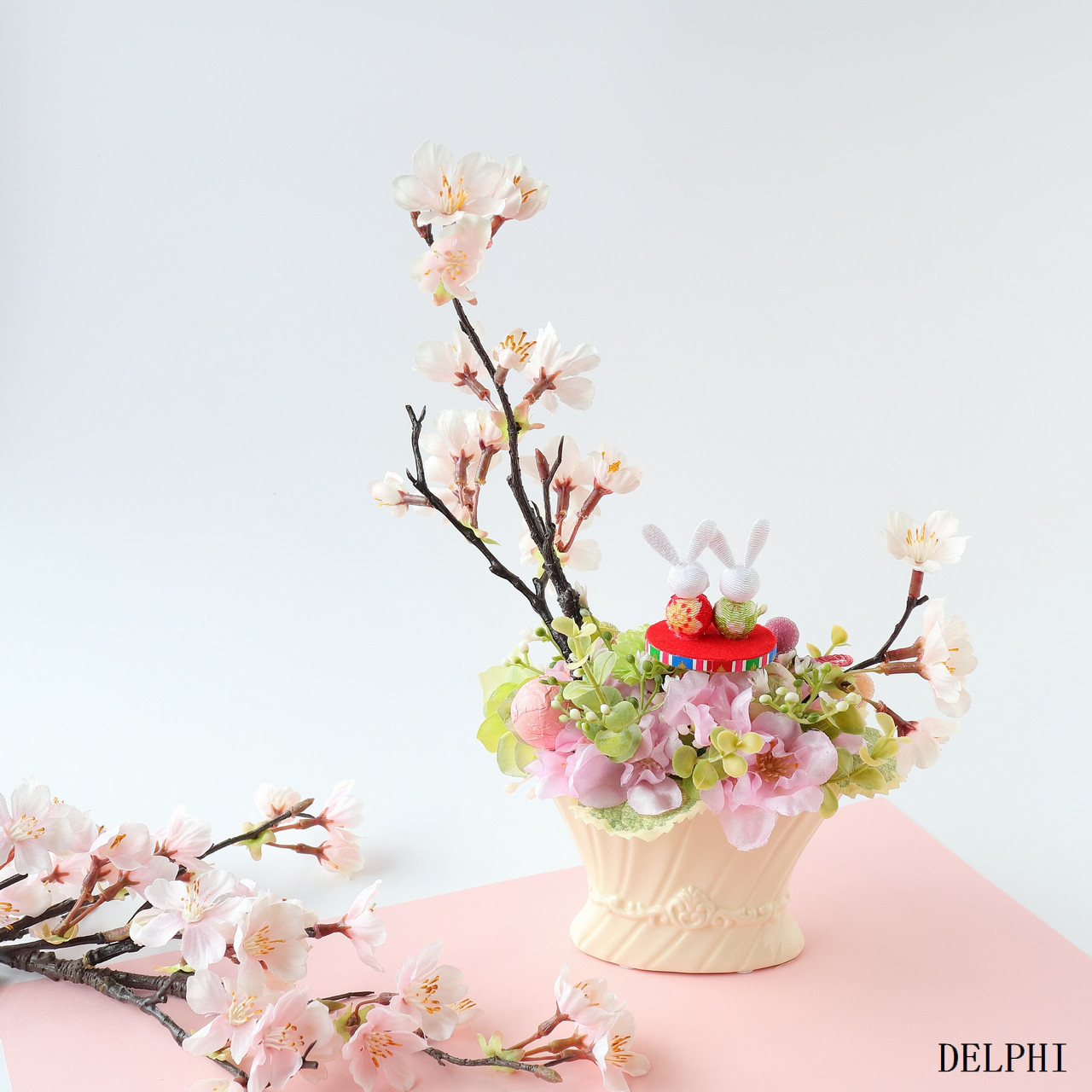 うさぎのひな祭りアレンジメント【アーティフィシャルフラワー/造花】お雛様　桃の節句　春ギフト　桜アレンジメント　お祝い