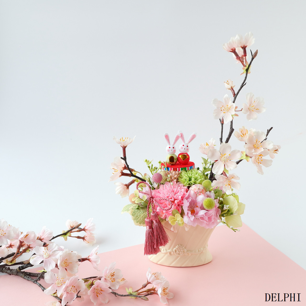うさぎのひな祭りアレンジメント【アーティフィシャルフラワー/造花】お雛様　桃の節句　春ギフト　桜アレンジメント　お祝い