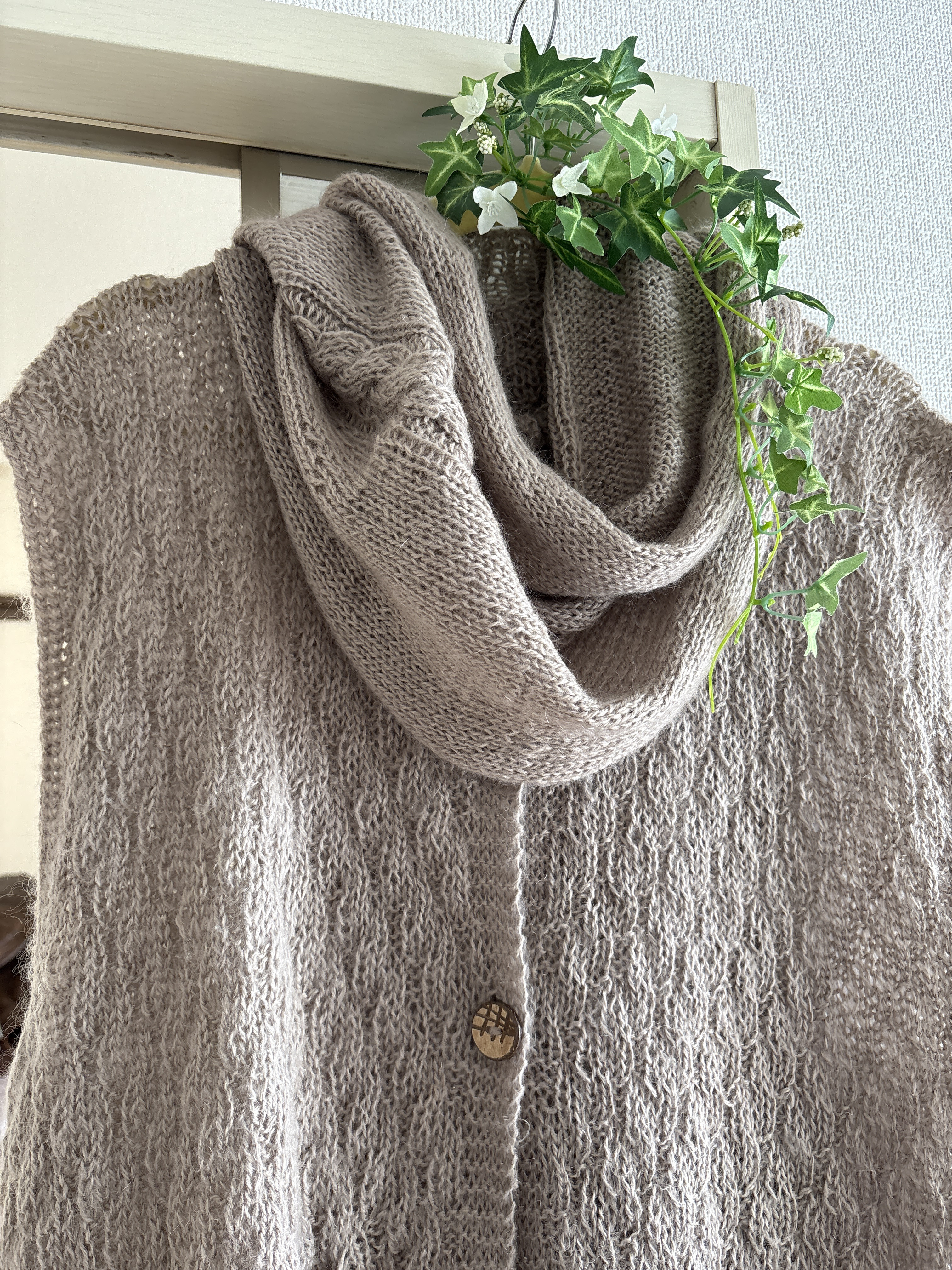 2点セット　珍しいふわふわシルク　手編み　ロングベストカーディガン　&スヌード　優しいベージュ