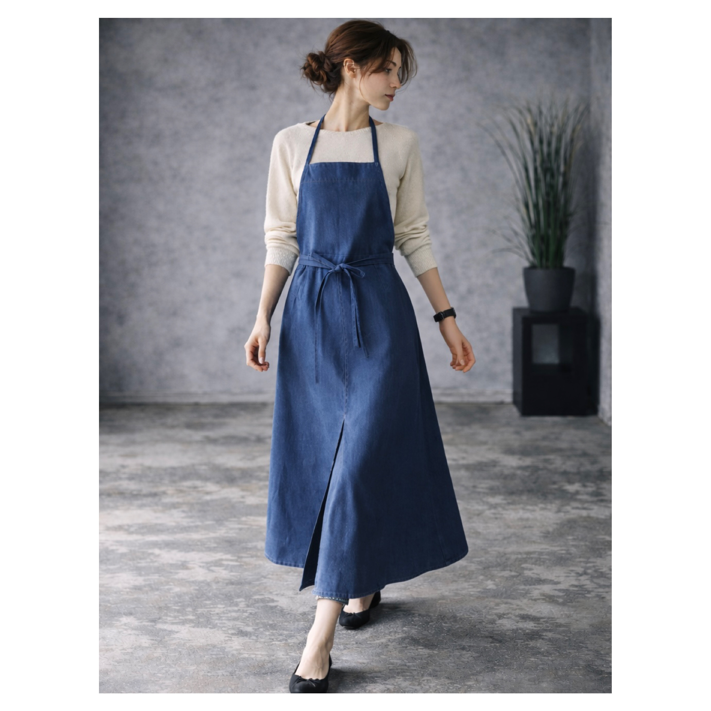 岡山児島デニムで仕立てた、前スリット美シルエットライトオンスソフトデニムエプロンドレス／エプロンワンピース／ブルー