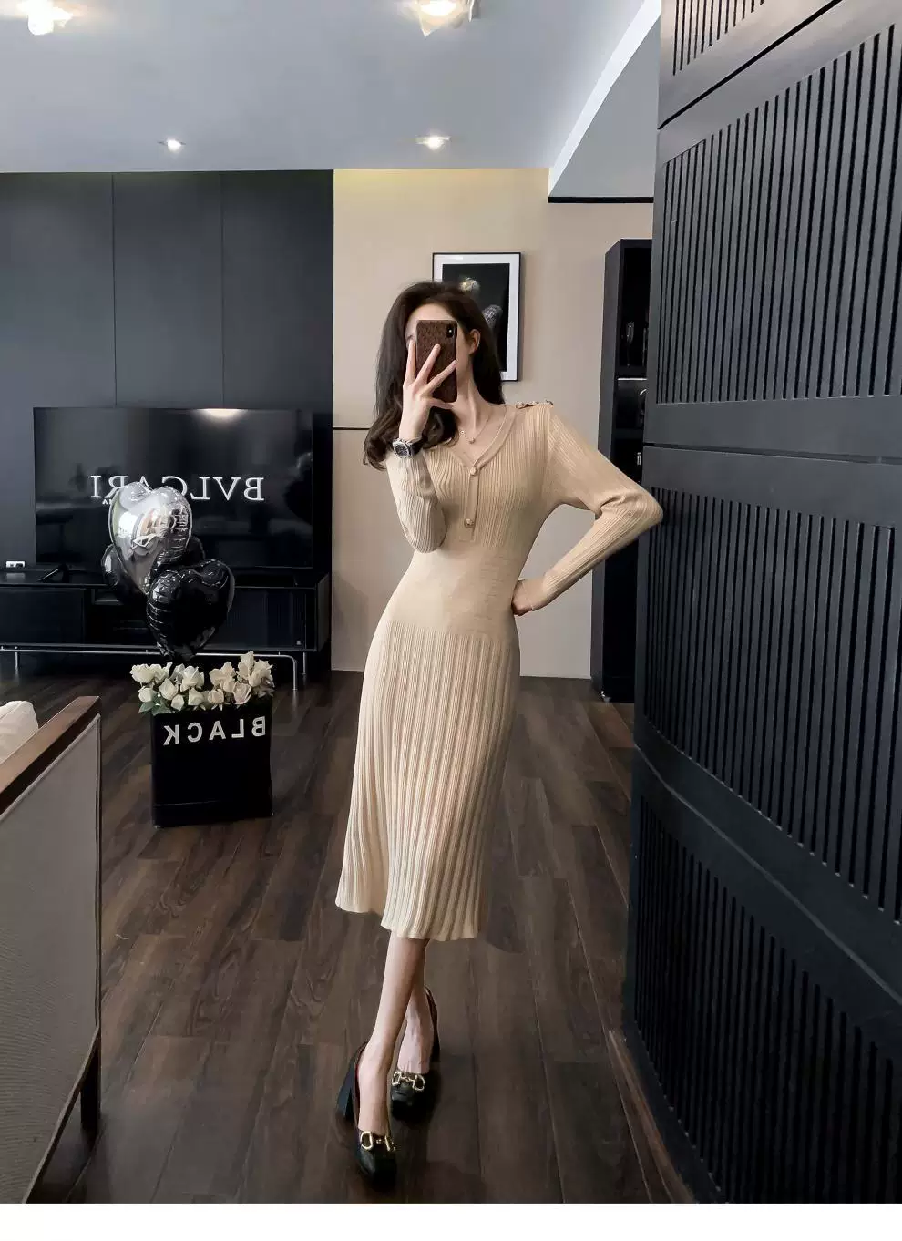 2026年ストレートホワイトカモフラ牛角ボタン ダウンジャケット女性中長期大毛襟厚手冬ファッションコート 高級感 旅行