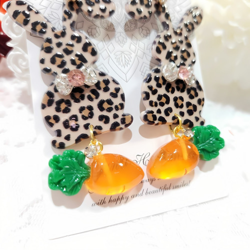 SARAN様　オーダーメイドピアス 黒×金のマーブル 雫ピアス／ポリマークレイ ピアス（フック・チェーン