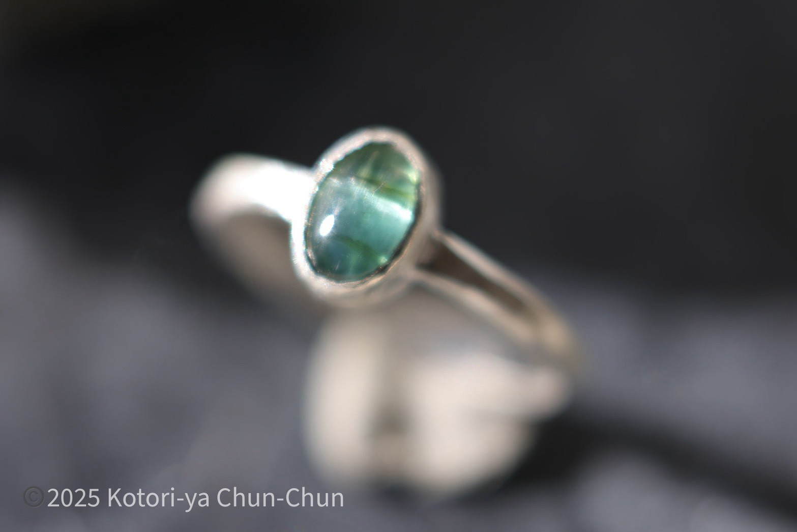 【年内最後の掘り出し物】超激レア　バイカラートルマリンキャッツアイ・シルバーリング【Seaside】