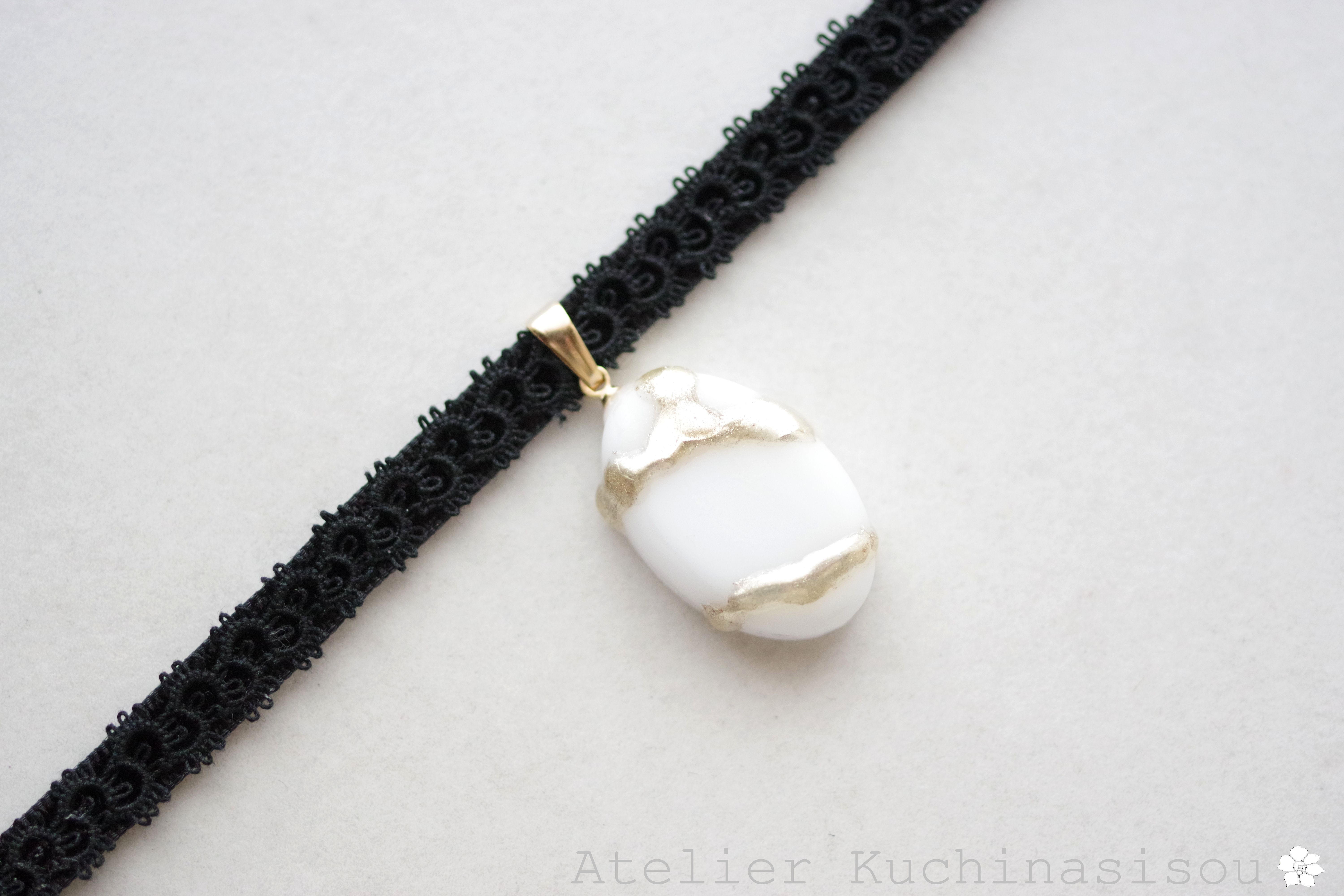 【受注製作】レジンアート　楕円モチーフとタティングレースとベルベットリボンのチョーカー〈ホワイトスノー〉