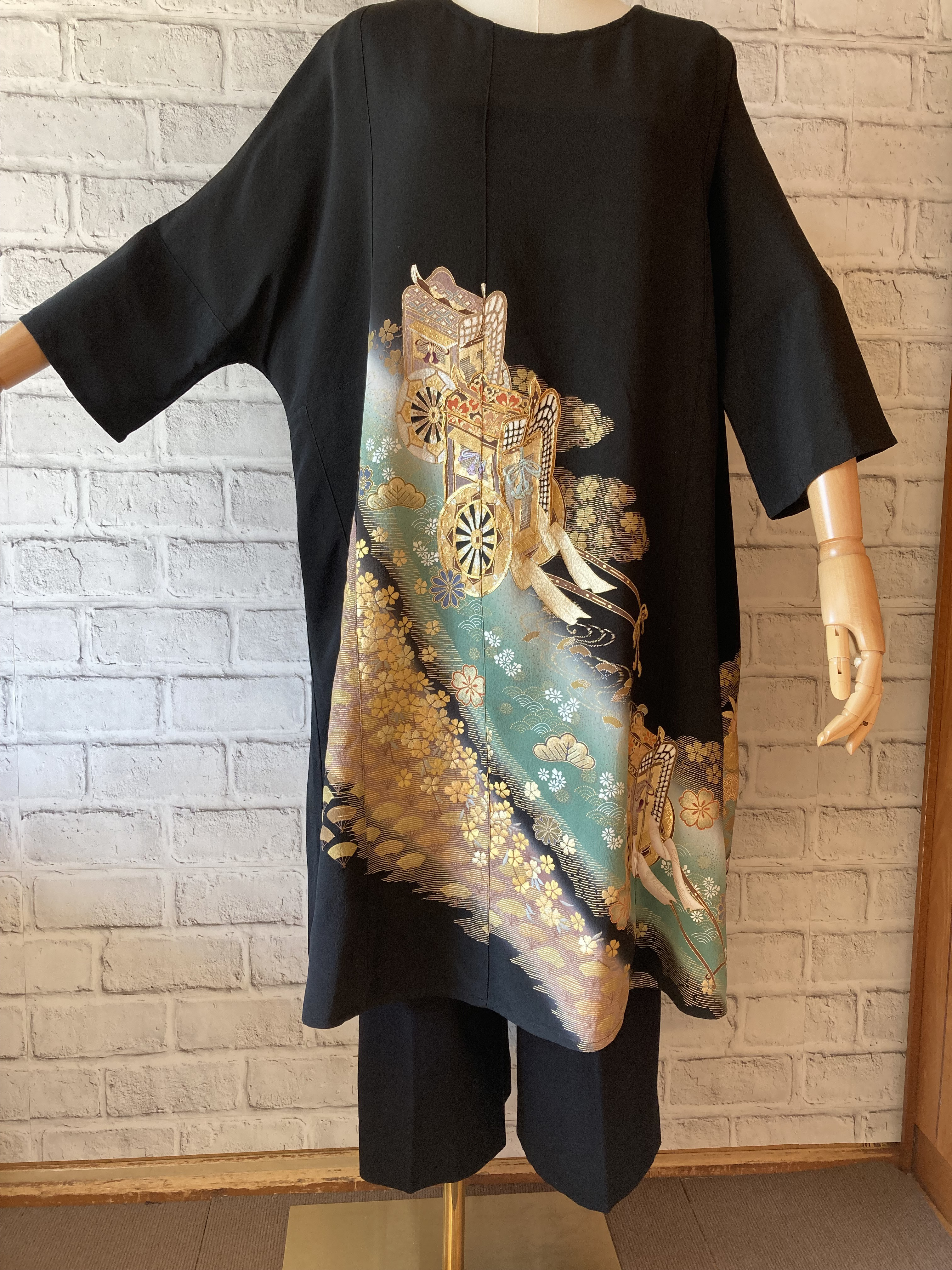 御所車柄　黒留リメイク　ワンピース　絹