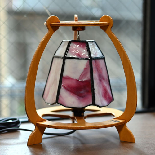 ステンドグラス・3本足木枠の6面ランプ 704 スタンドライト・テーブル